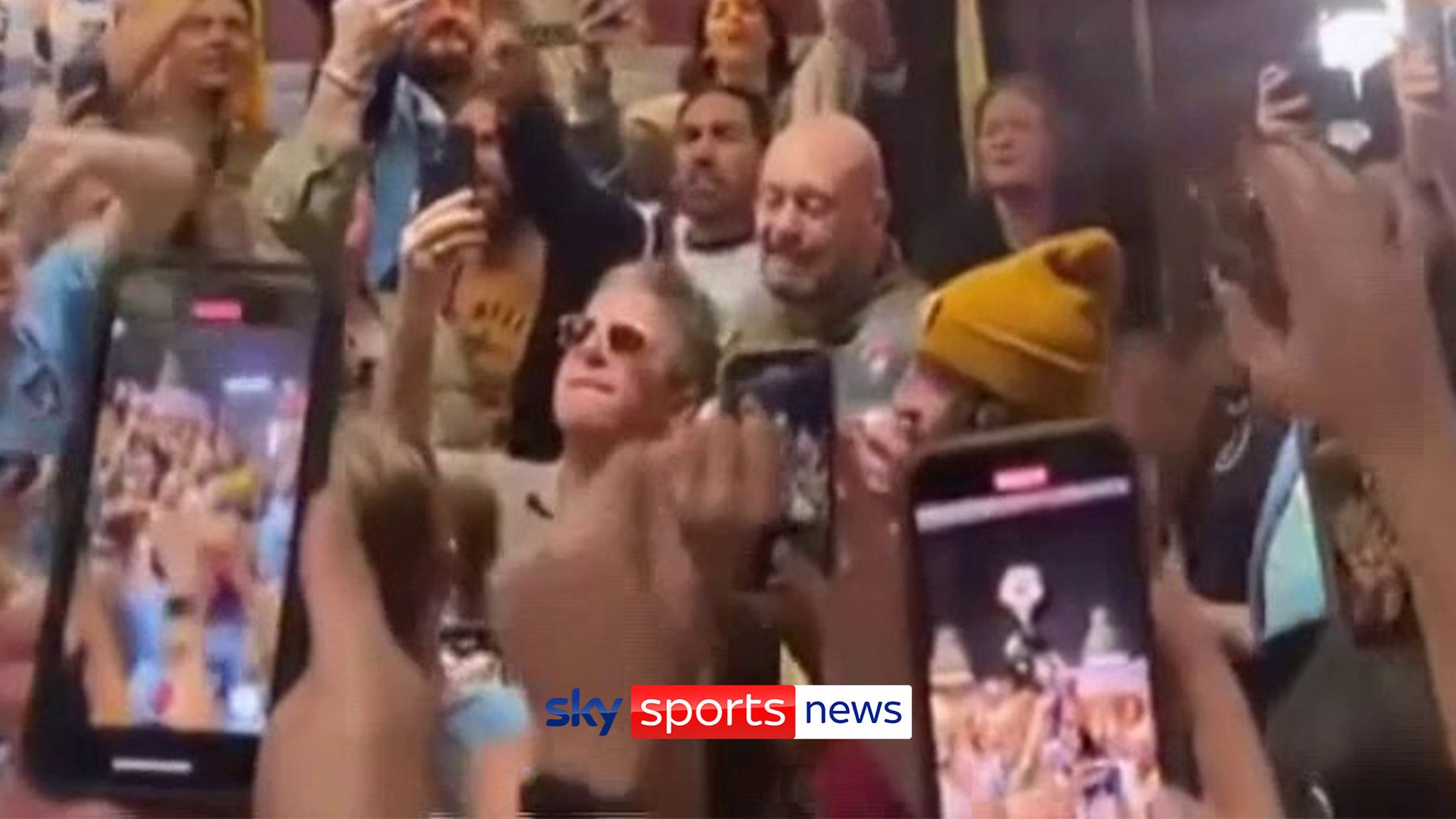 Manchester City fans serenade Noel Gallagher with Oasis