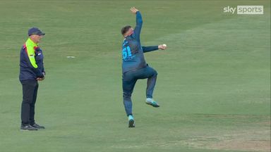 A wicket from 25 yards? | Watt's bizarre bowling tactics!