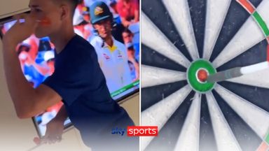 'Can you get a bullseye?' | Saka left stunned by Foden's darts skills!