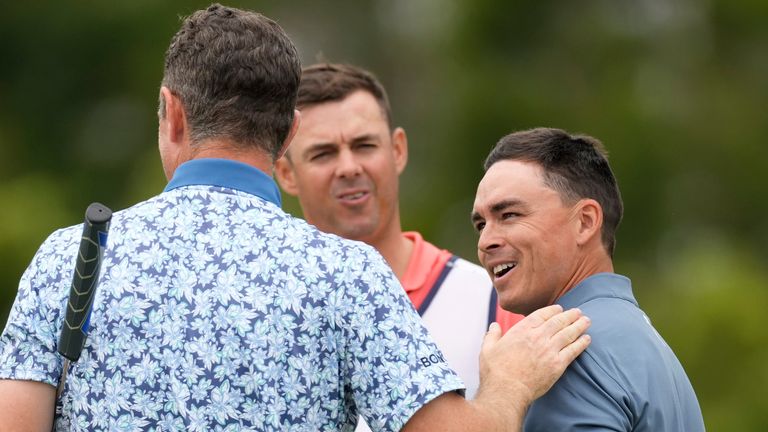 Rickie Fowler, right, is greeted by Jason Day and Justin Rose on the ninth green after setting a scoring record with a 62 in the first round of the U.S. Open golf tournament at Los Angeles Country Club on Thursday, June 15, 2023, in Los Angeles. (AP Photo/Marcio J. Sanchez) 