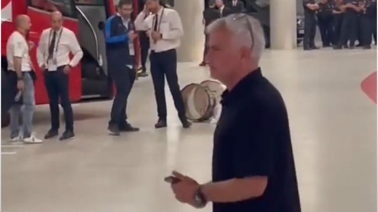 Jose Mourinho confronts referee Anthony Taylor in car park 