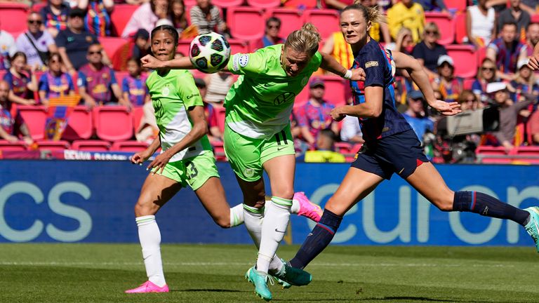 Alexandra Popp scores Wolfsburg's second goal