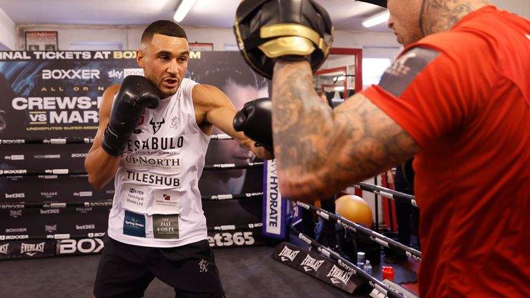 Callum Simpson looked in excellent condition as he hit the pads during Wednesday's live workouts (Image: Lawrence Lustig/Boxxer)