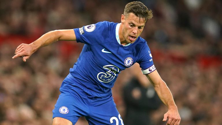 César Azpilicueta del Chelsea en acción contra el Manchester United