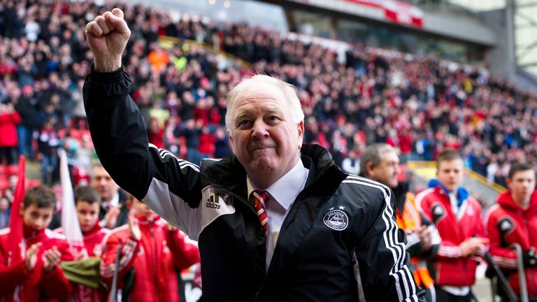 30/03/13 CLYDESDALE BANK PREMIER LEAGUE.ABERDEEN V HEARTS.PITTODRIE - ABERDEEN.Outgoing Aberdeen manager Craig Brown salutes the fans at full time after a win in his last game in charge at Pittodrie.