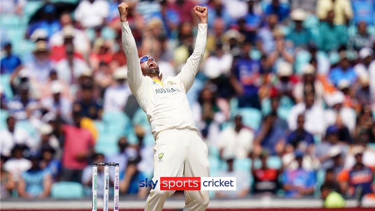 Nathan Lyon dari Australia merayakan merebut gawang terakhir dari Mohammed Siraj dari India (tidak ada dalam foto) pada hari kelima pertandingan Final Kejuaraan Tes Dunia ICC di The Oval, London