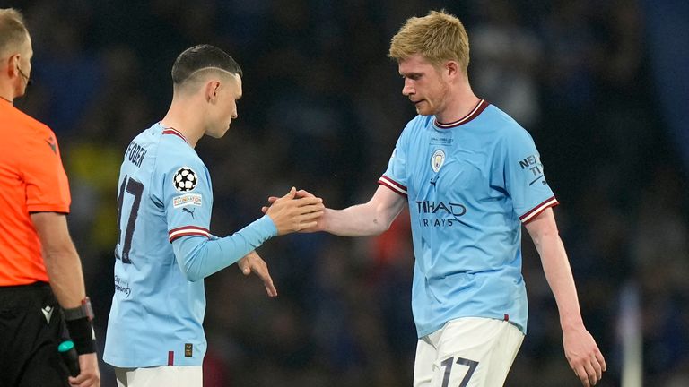 Manchester City&#39;s Kevin De Bruyne is replaced by team-mate Phil Foden after getting injured during the Champions League final 