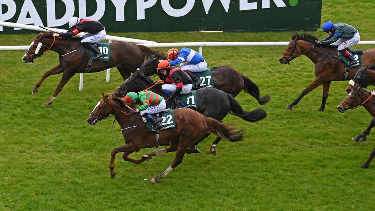 Lattam and Chris Hayes (near) win the Paddy Power Irish Lincolnshire from Saltonstall (far)