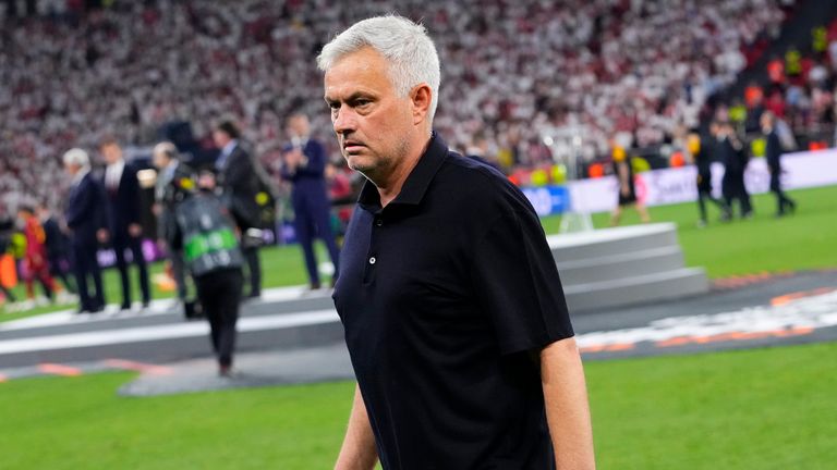 Masa depan Jose Mourinho kini tak menentu di Roma