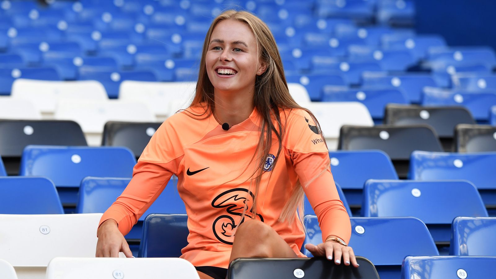 Hannah Hampton: Chelsea sign England goalkeeper on free transfer ...