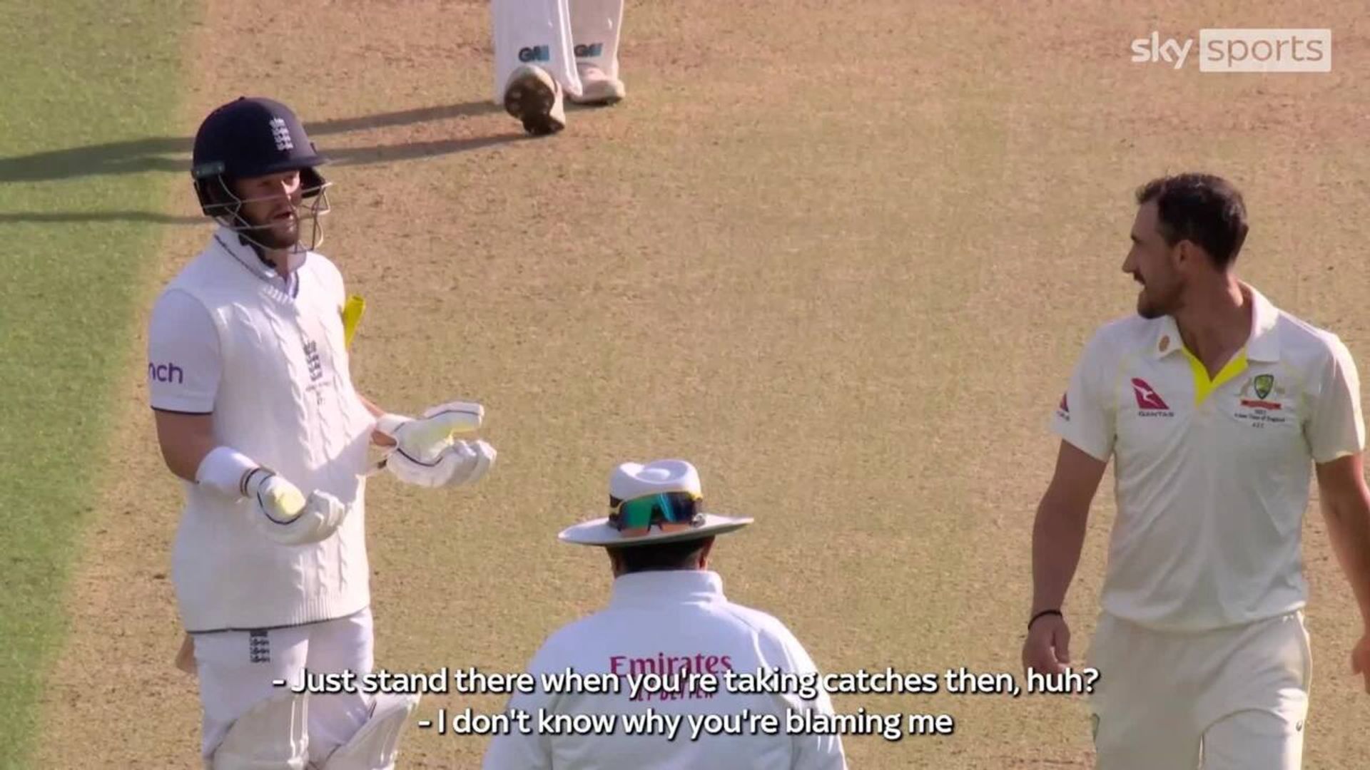 'I don't know why you're blaming me?' | Starc, Duckett stump mic exchange
