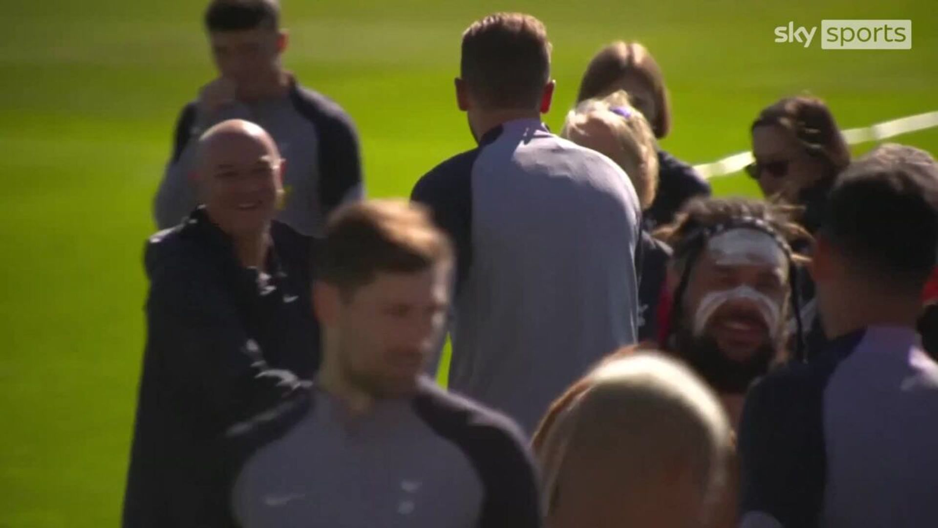 Staying or going? Kane shakes Levy's hand on pre-season tour