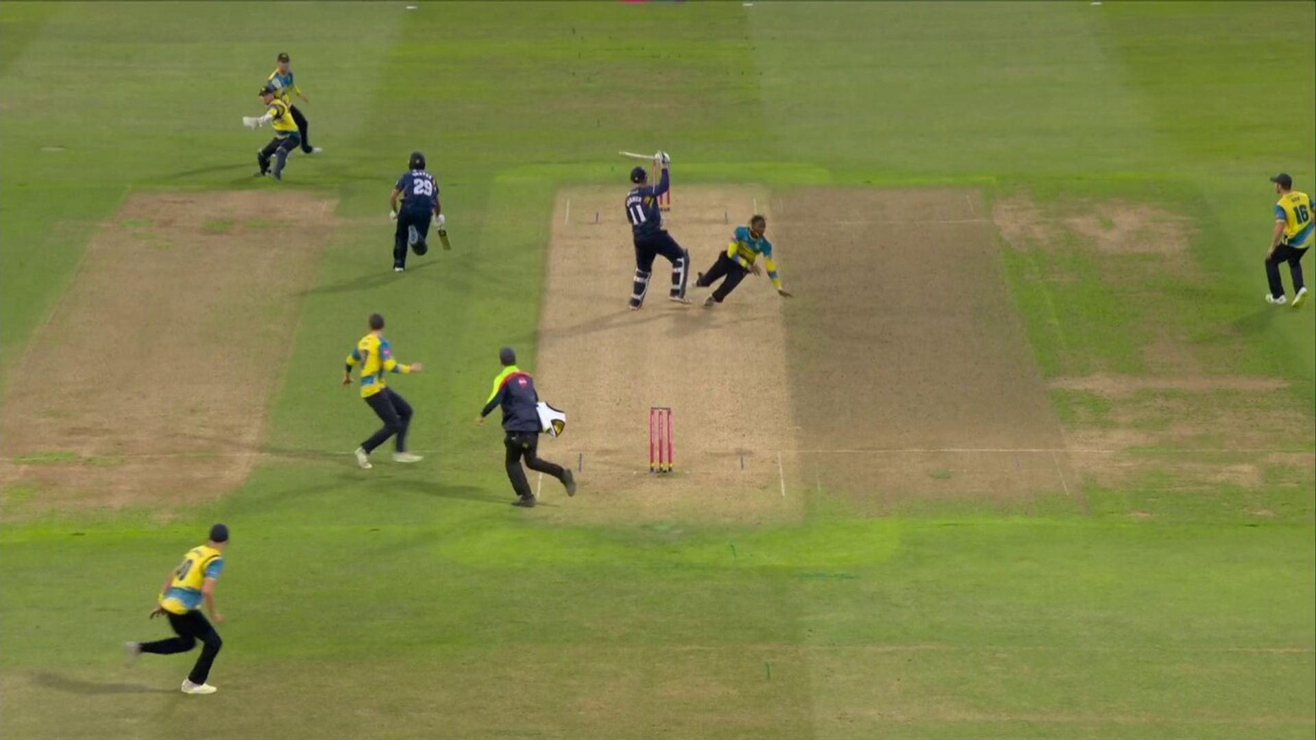 'We have a spirit of cricket issue!' | Late drama at the Vitality Blast
