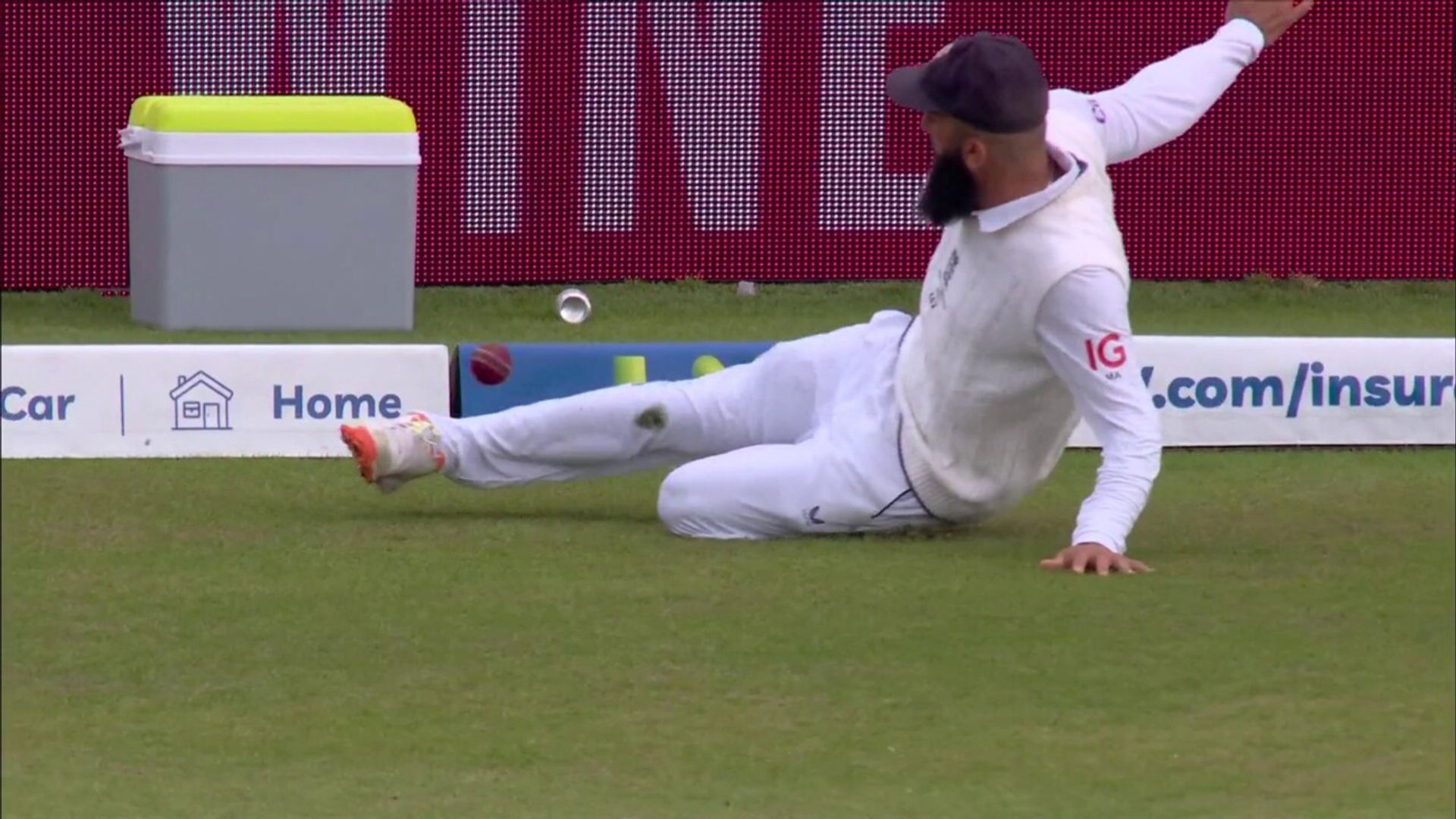 'Klopp would have been proud!' | Moeen's slide tackle stops boundary!