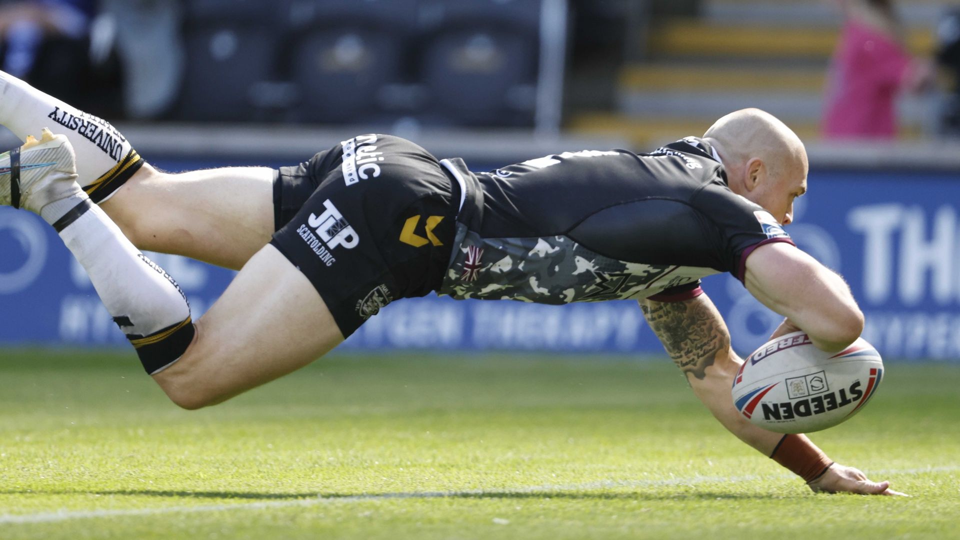 Hull ease past Castleford with second-half try blitz