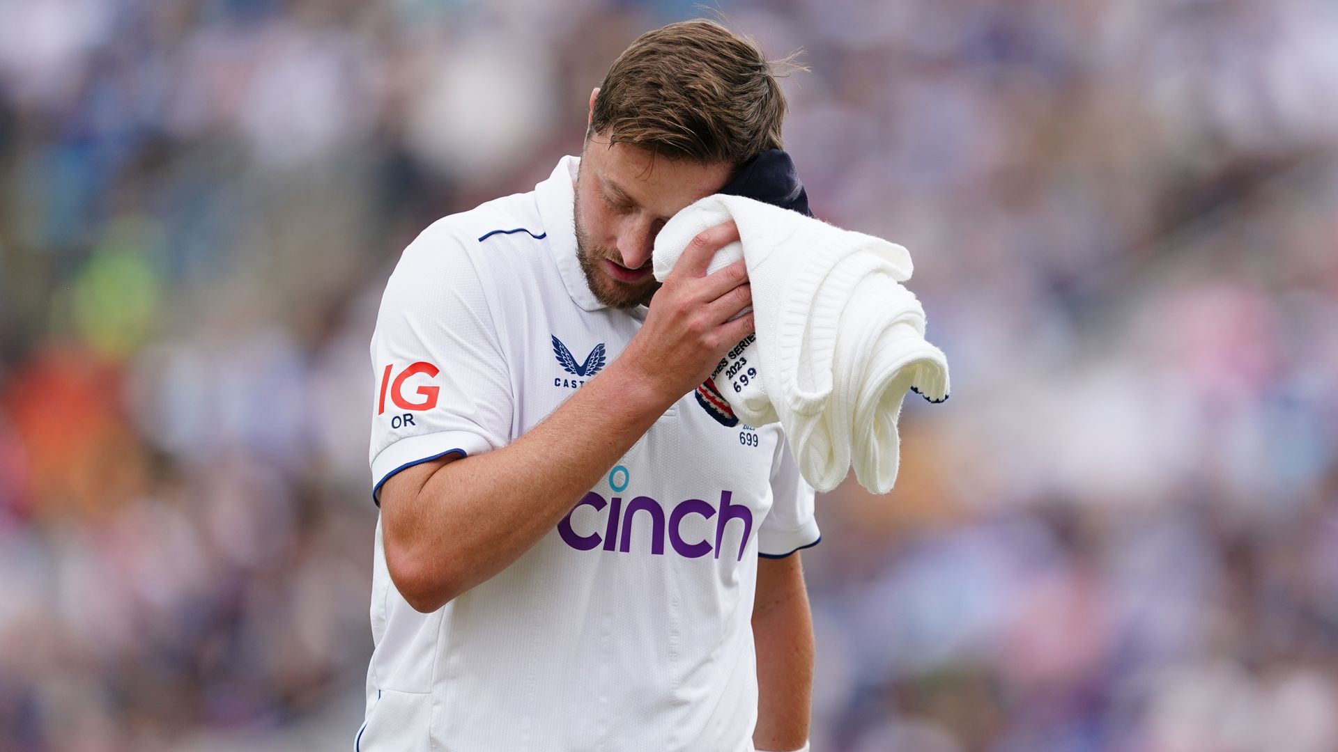 England seamer Robinson troubled by back spasm
