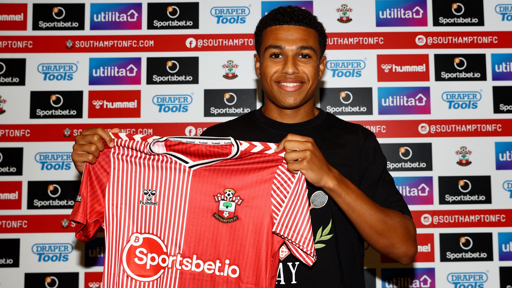 Shea Charles: Young midfielder joins Southampton from Man City in £15m deal | Football News | Sky Sports