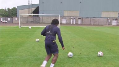 'I had some doubters to prove wrong!' | Phillips takes on our crossbar challenge