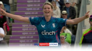 'It's a great catch from Capsey!' | Bell strikes again to boost England