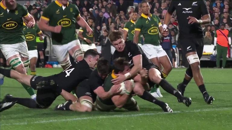Smith forced his way over right at the end for a South Africa consolation try