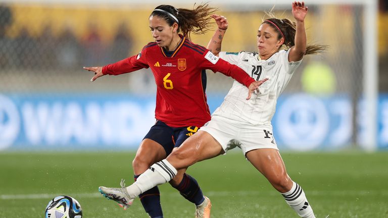 Spain&#39;s Aitana Bonmati, left, and Costa Rica&#39;s Priscilla Chinchilla compete for the ball