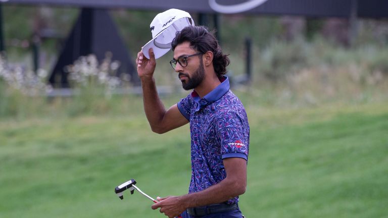 Akshay Bhatia tips his hat after winning the tournament