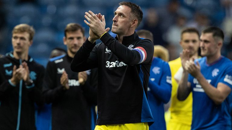 Allan McGregor recibió una ovación de pie de la multitud de Ibrox cuando se despidió de los Rangers.