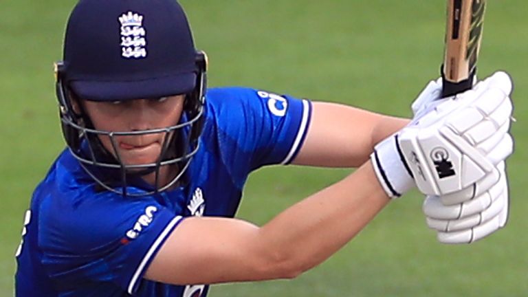 England's Amy Jones made 37 off 33 balls in a sixth-wicket partnership with Nat Sciver-Brunt