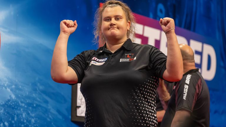 Beau Greaves wins the Women's World Matchplay Darts