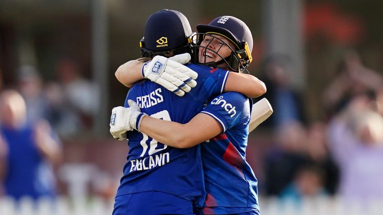 Lydia Greenway and Nick Knight discuss whether England are now favourites to win the Women&#39;s Ashes after their third-straight win, while Mel Jones ponders where it&#39;s going wrong for Australia at the moment.