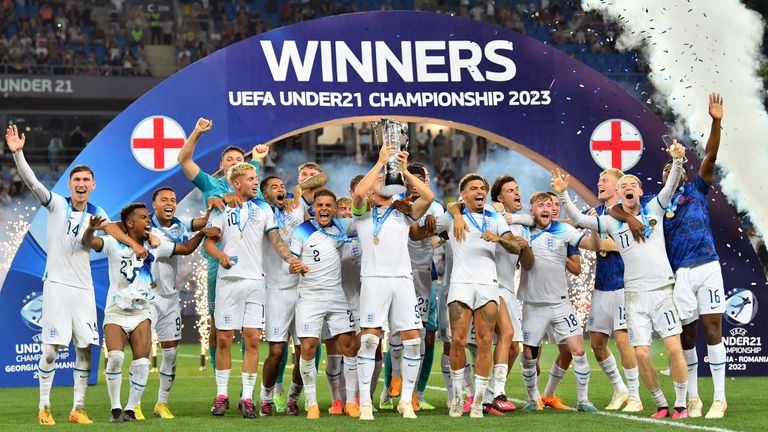 England players lift the U21 Euros trophy