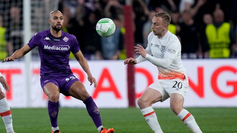 West Ham&#39;s Jarrod Bowen challenges for the ball with Fiorentina&#39;s Sofyan Amrabat during the Europa Conference League final soccer match 