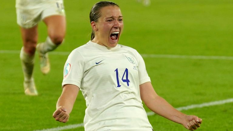 Fran Kirby dari Inggris merayakan setelah mencetak gol ke-4 timnya selama semifinal Wanita Euro 2022 