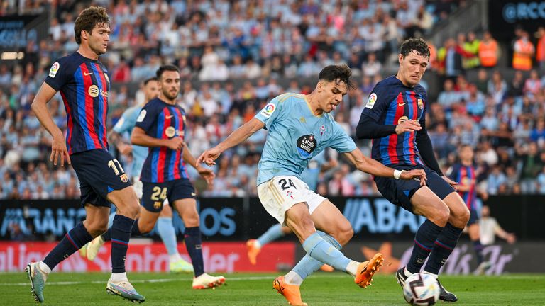 Gabri Veiga marca el primer gol del Celta de Vigo ante el Barcelona en mayo de 2023