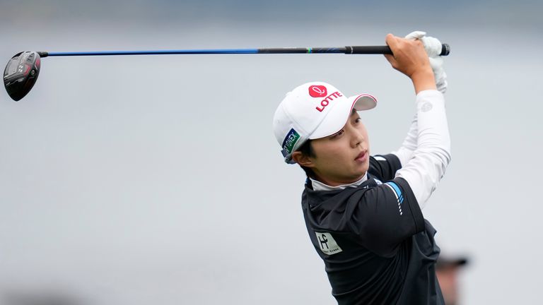 El putt para birdie de 20 pies de Hyo Joo Kim en el 17 mantuvo su nivel con Lin en la parte superior de la tabla de clasificación.