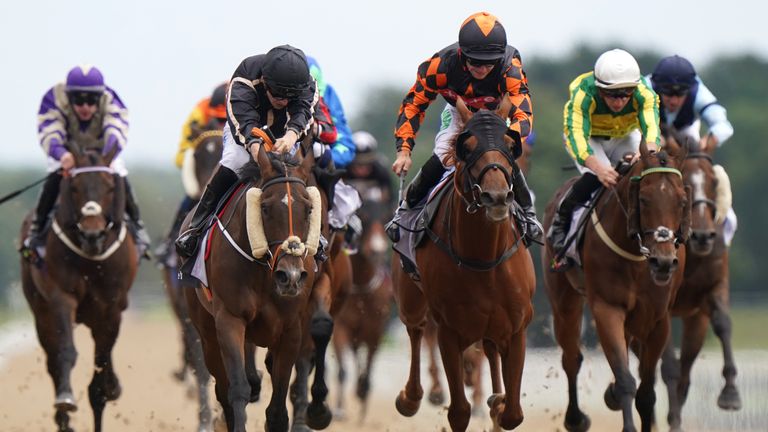 La Hacienda (left) beats Mostly Sunny in the Northumberland Vase