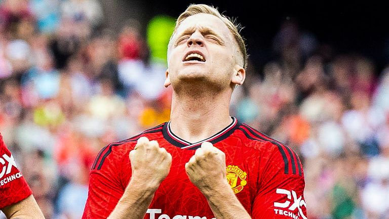 EDINBURGH, SCOTLAND - JULY 19: Manchester United&#39;s Donny van de Beek celebrates as he makes it 1-0 during a pre-season friendly match between Manchester United and Olympique Lyonnais at Scottish Gas Murrayfield, on July 19, 2023, in Edinburgh, Scotland.  (Photo by Ross Parker / SNS Group)