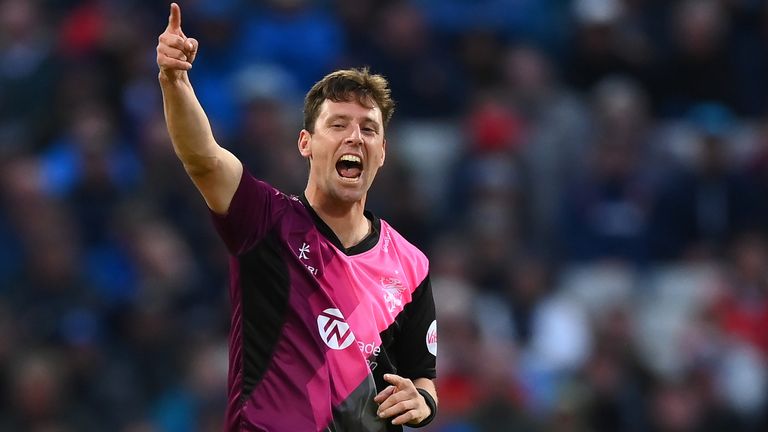Matt Henry finished with figures of 4-24 as Somerset defended 145 to beat Essex by 14 runs