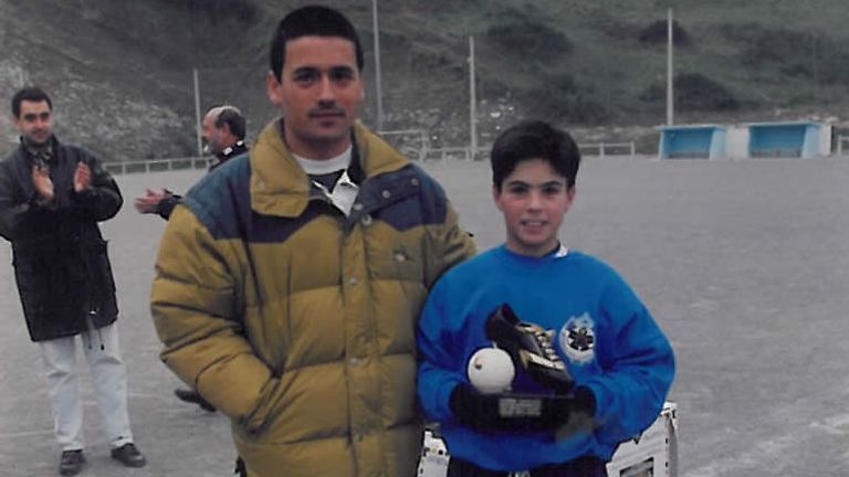 A young Mikel Arteta poses with a trophy while at Antiguoko (Credit: Antiguoko)