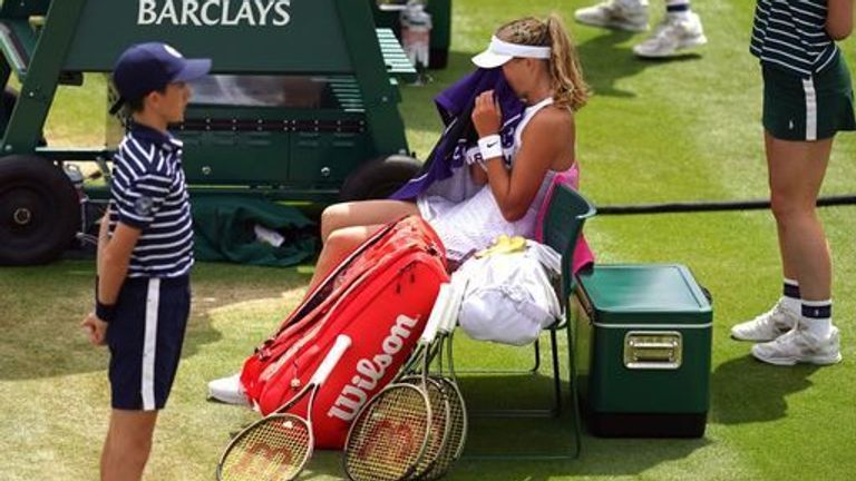 Mirra Andreeva durante su partido contra Madison Keys (no en la foto) el día ocho del Campeonato de Wimbledon 2023 en el All England Lawn Tennis and Croquet Club en Wimbledon.  Imagen fecha: lunes 10 de julio de 2023.