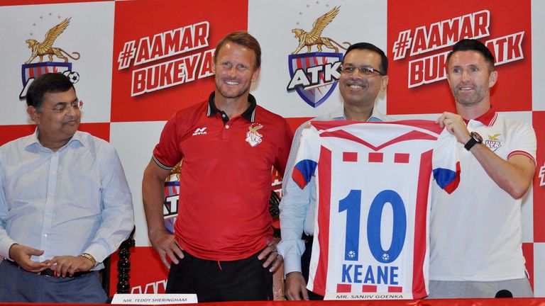 ATK head coach Teddy Sheringham, captain Robbie Keane with co- owner Sanjiv Goenka during launch of official team jersey in 2017