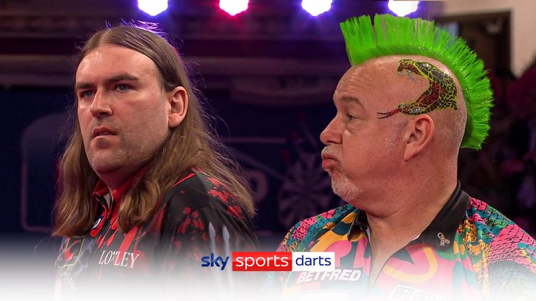 Ryan Searle took advantage of Peter Wright&#39;s missed darts by hitting a 107 checkout to storm into an 8-4 lead