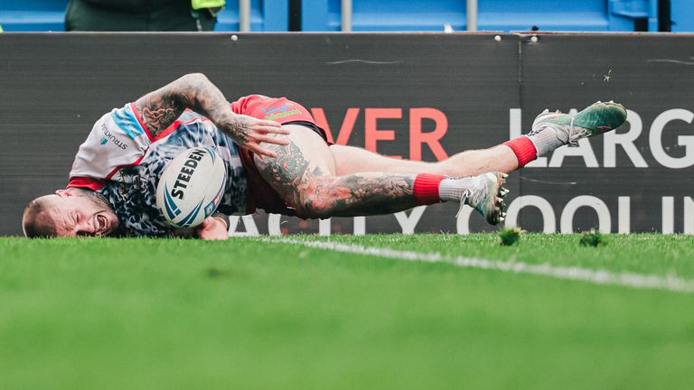 Picture by Alex Whitehead/SWpix.com - 22/07/2023 - Rugby League - Betfred Challenge Cup Semi-Final - Leigh Leopards v St Helens - Halliwell Jones Stadium, Warrington, England - Leigh’s Zak Hardaker scores a try.