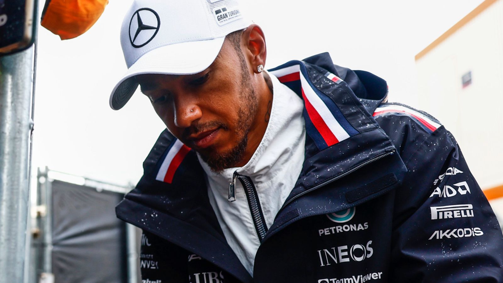 Lewis Hamilton: Yuki Tsunoda krijgt een gridstraf voor de Nederlandse Grand Prix voor het blokkeren van een Mercedes-coureur in de Formule 1-kwalificatie |  Formule 1 nieuws