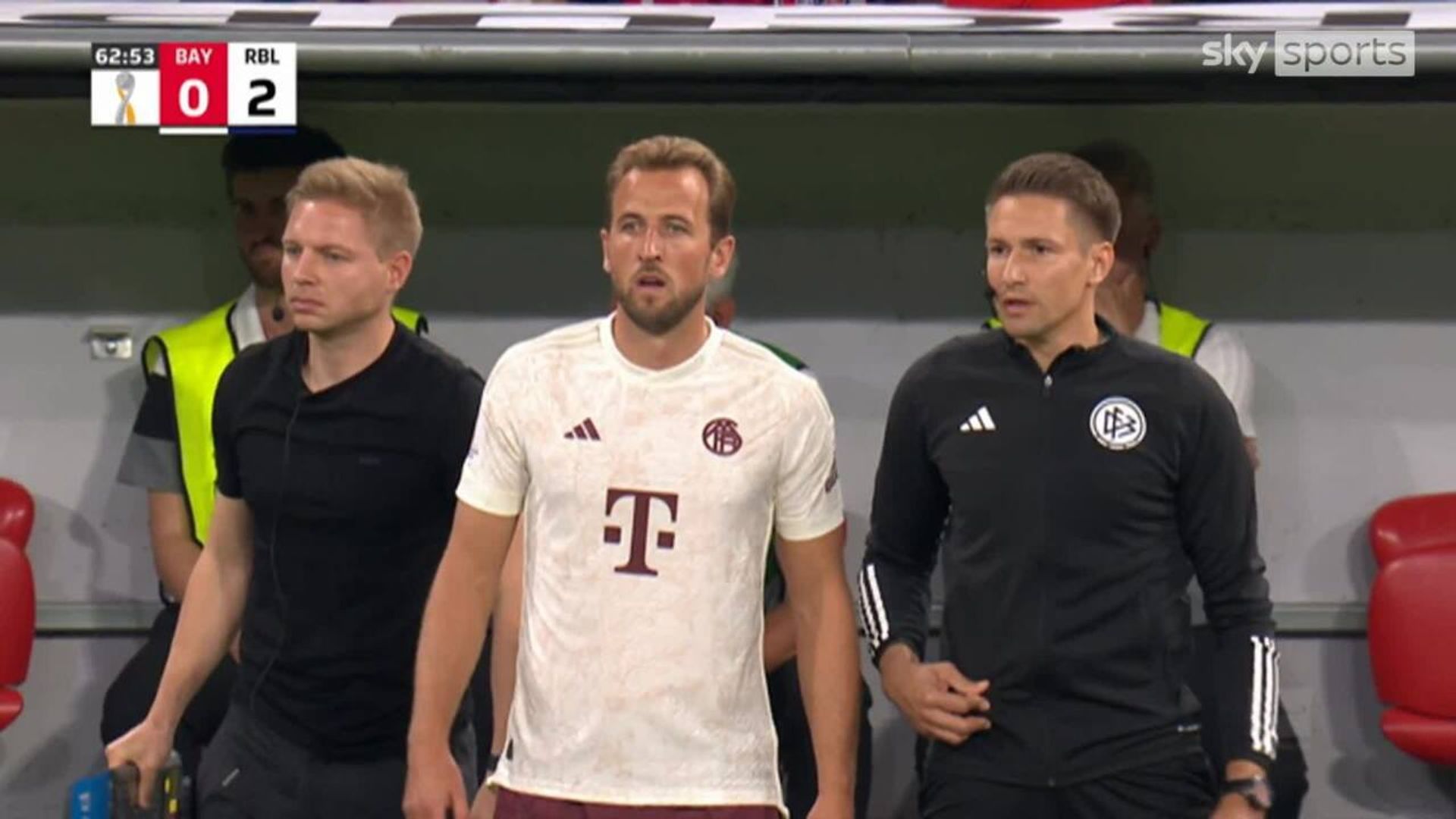 Kane makes his first appearance for Bayern Munich!