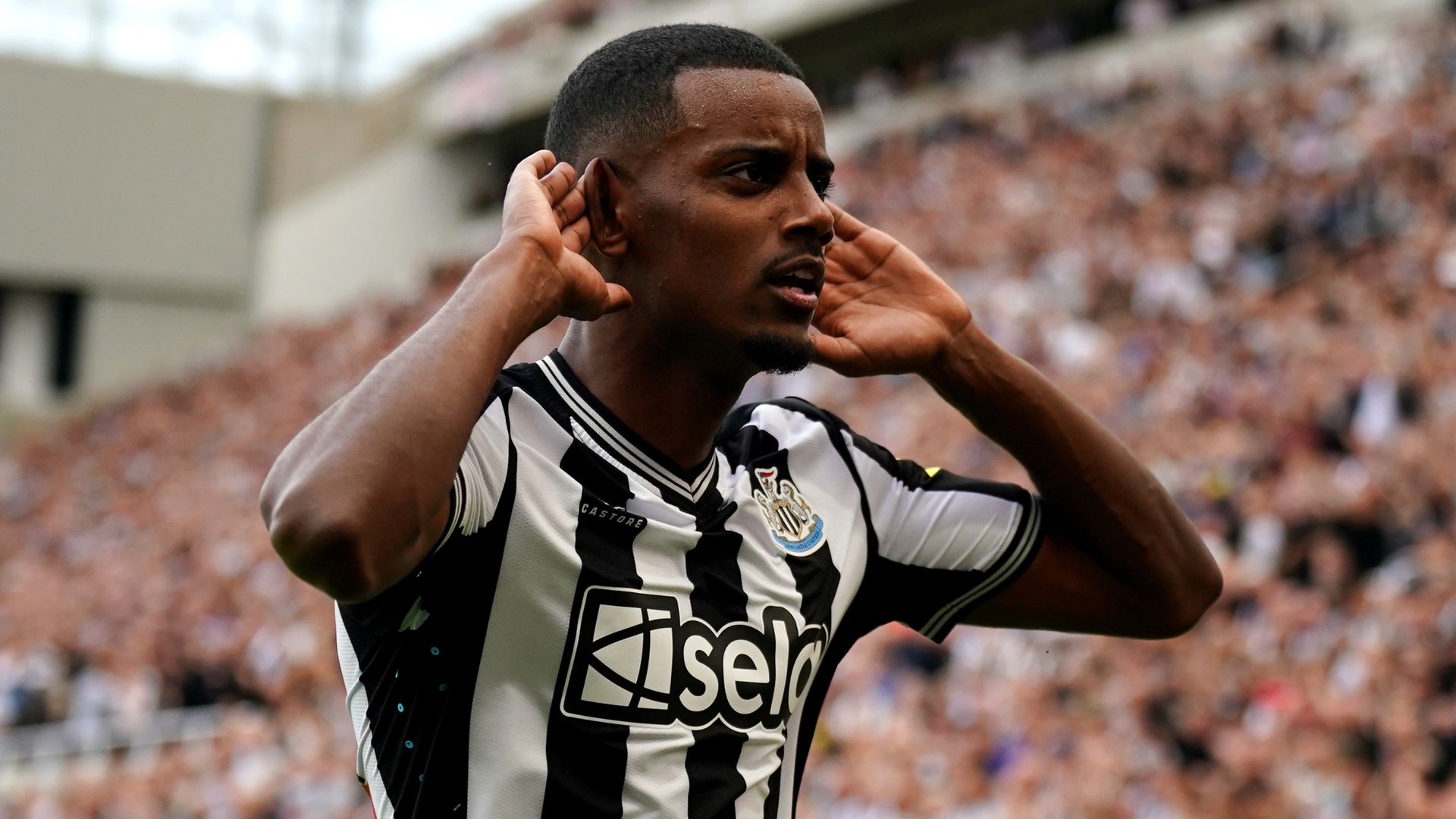 Newcastle hit five to make statement against Aston Villa