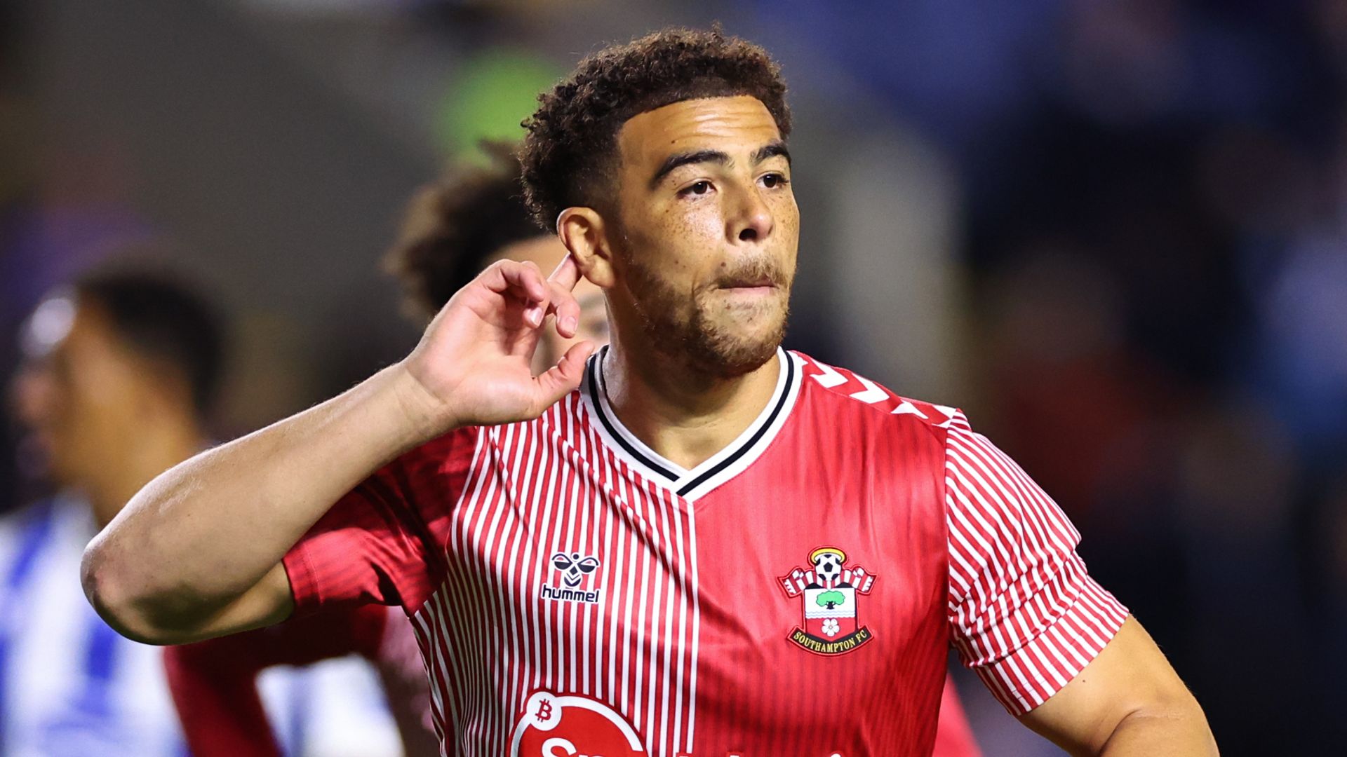 Southampton strike late to win opener at Sheff Wed