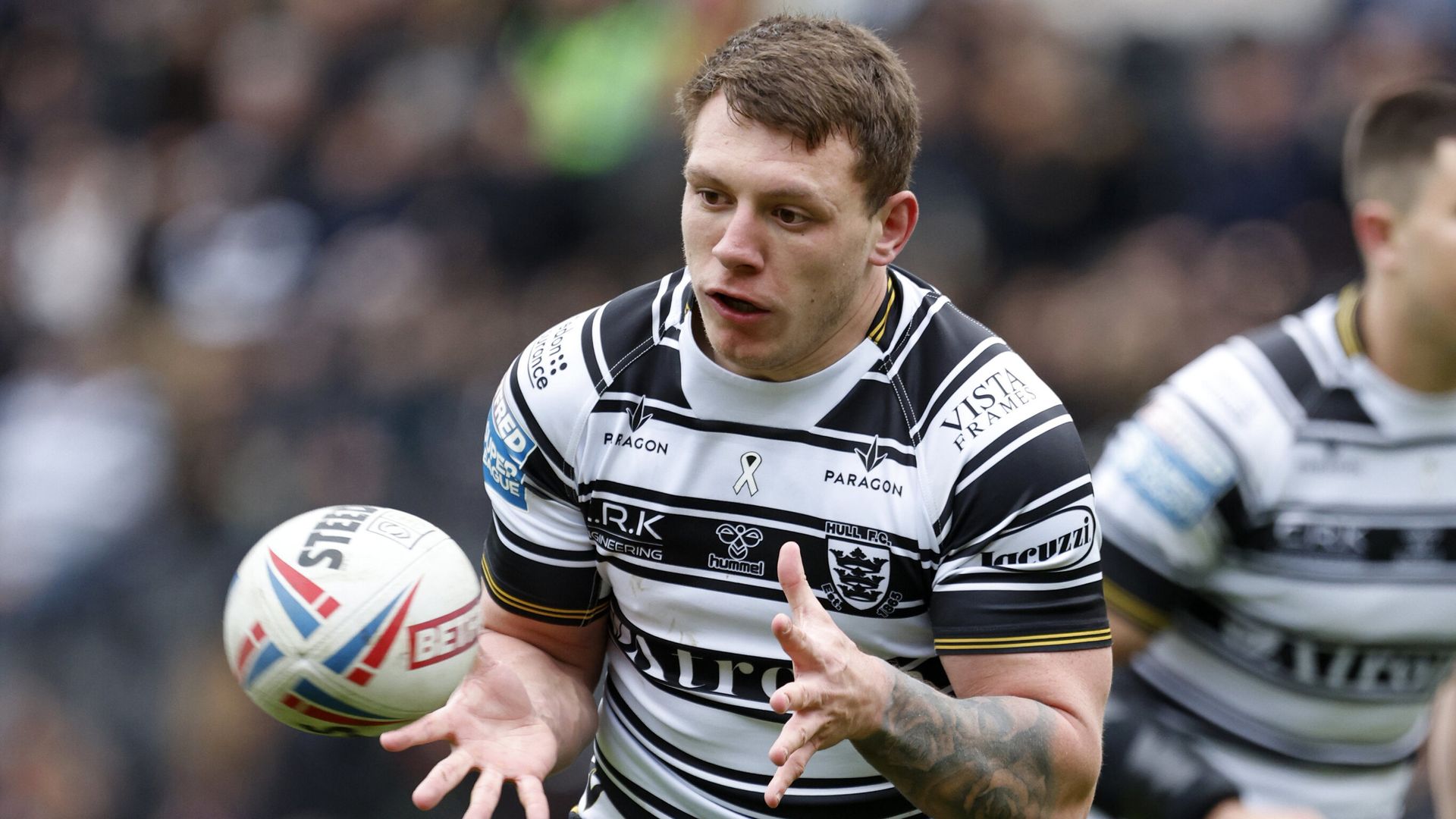 Hull keep play-off hopes alive with comfortable win over Wakefield