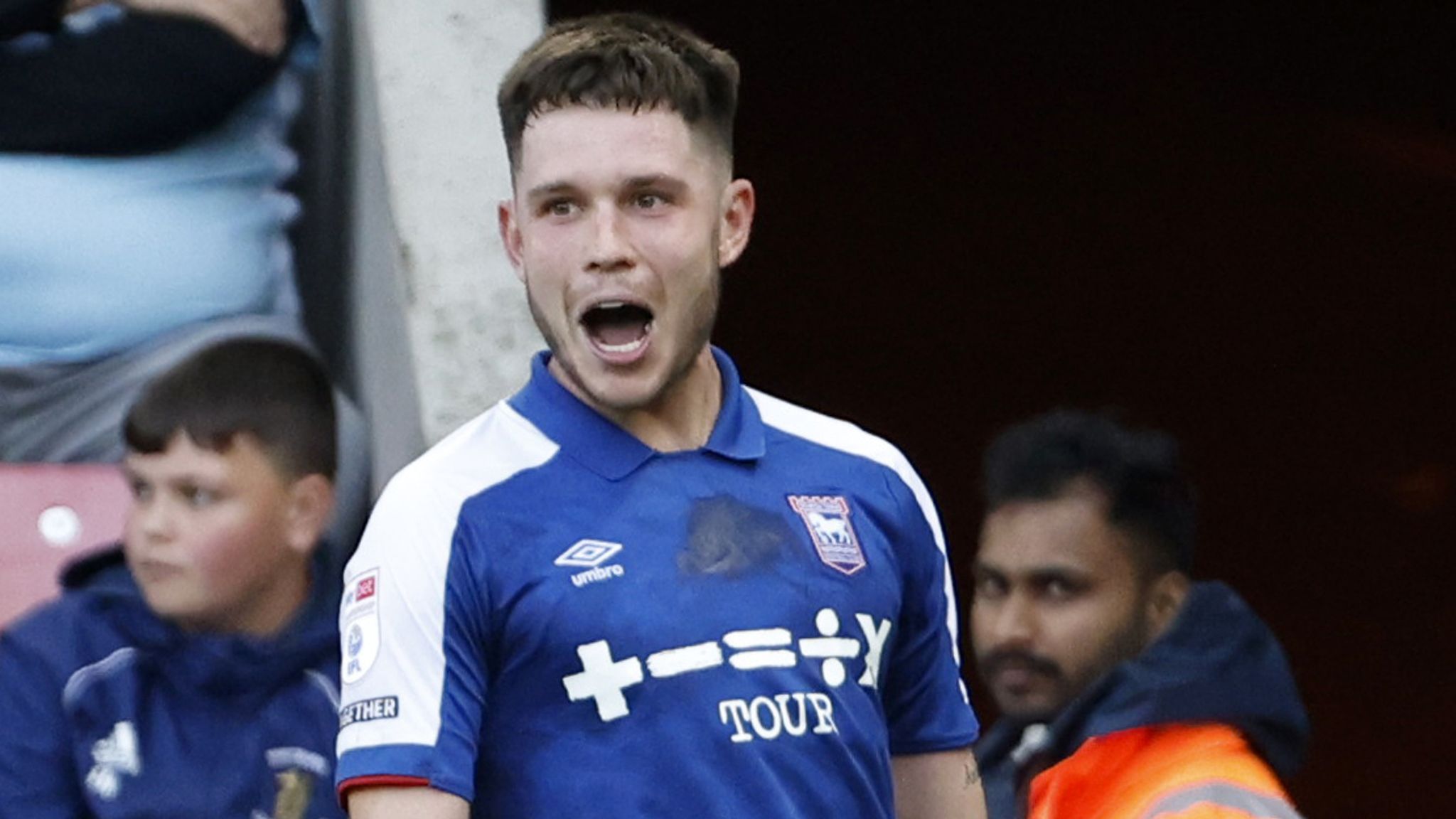 Sunderland 1-2 Ipswich Nathan Broadhead and George Hirst strike for Tractor Boys on Championship return Football News Sky Sports