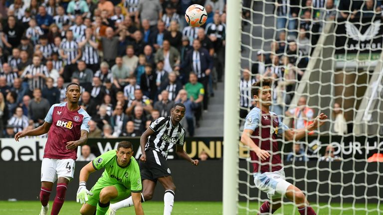 Alexander Isak scores Newcastle's third goal